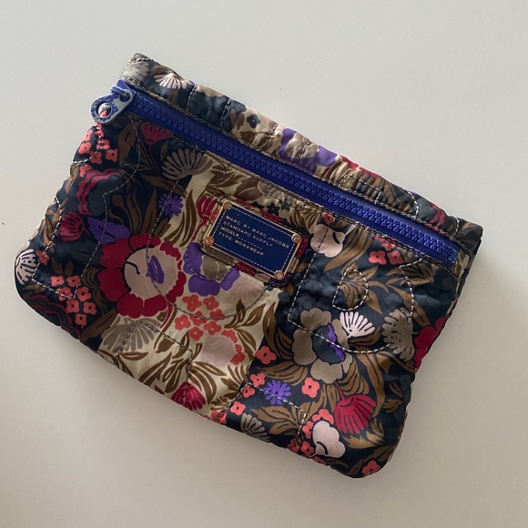 Marc Jacobs Makeup Bag - Picture 1 of 3